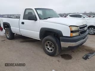 ✅ 2006 Chevrolet Silverado 2500HD Work Truck • VIN: 1GCHC24U06E289959 • Lot: 41517741. Wystawiony na IAAI z przebiegiem 420 852 mil. Bezpłatny archiwum sprzedaży aukcyjnych z USA i szczegółowy raport historii pojazdu na DreamBid. Zdjęcie 1.