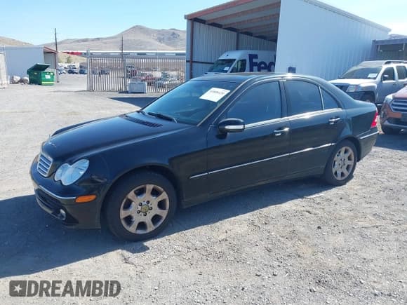 ✅ 2005 Mercedes-Benz C 320 • VIN: WDBRF84J55F678656 • Lot: 41808420. Listed on IAAI with 131,957 mi. Free auction sales archive from the USA and detailed vehicle history report at DreamBid. Image 2.