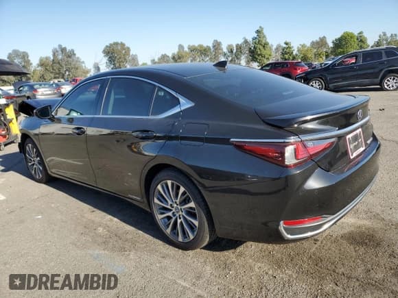 ✅ 2021 Lexus ES 300h • VIN: 58ADA1C11MU008958 • Лот: 82742765. Опубликован ранее на Copart с пробегом 61 853 миль. Бесплатный доступ к архиву аукционных продаж из США и подробный отчёт об истории автомобиля на DreamBid. Изображение 2.