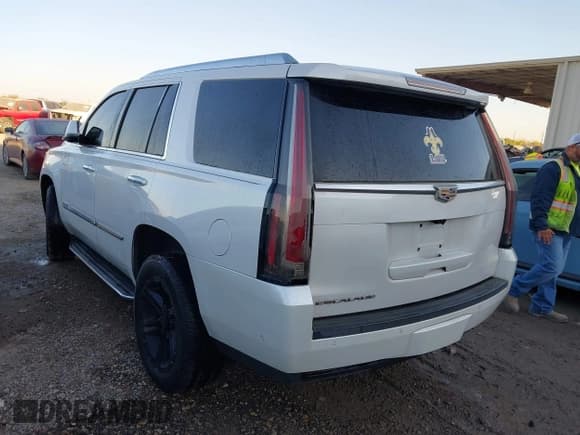 ✅ 2018 Cadillac Escalade Luxury • VIN: 1GYS3BKJ1JR136873 • Лот: 43663003. Опубликован ранее на IAAI с пробегом 104 749 миль. Бесплатный доступ к архиву аукционных продаж из США и подробный отчёт об истории автомобиля на DreamBid. Изображение 3.