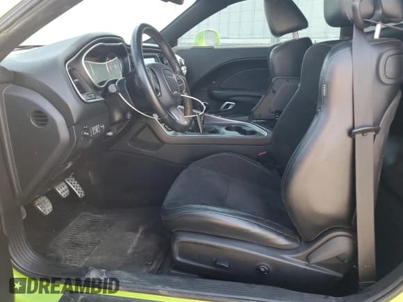 ✅ 2015 Dodge Challenger R/T Scat Pack • VIN: 2C3CDZFJ1FH773901 • Lot: 68942735. Wystawiony na Copart z przebiegiem 58 148 mil. Bezpłatny archiwum sprzedaży aukcyjnych z USA i szczegółowy raport historii pojazdu na DreamBid. Zdjęcie 7.