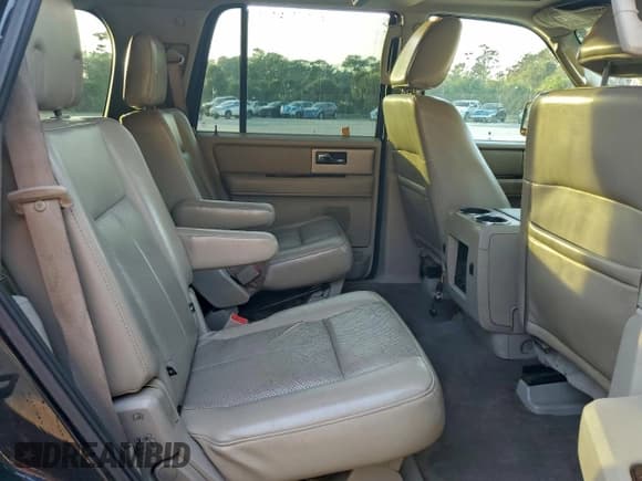 ✅ 2010 Ford Expedition Limited • VIN: 1FMJU1K58AEB64412 • Лот: 94783175. Опубликован ранее на Copart с пробегом 151 286 миль. Бесплатный доступ к архиву аукционных продаж из США и подробный отчёт об истории автомобиля на DreamBid. Изображение 11.