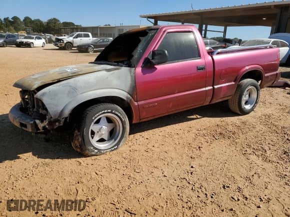 1995 Chevrolet S-10 with VIN 1GCCS1449S8127652, listed as a Copart auction lot 76570914 with Not provided miles and Salvage title. Bid and sale history available at DreamBid. Image 1.