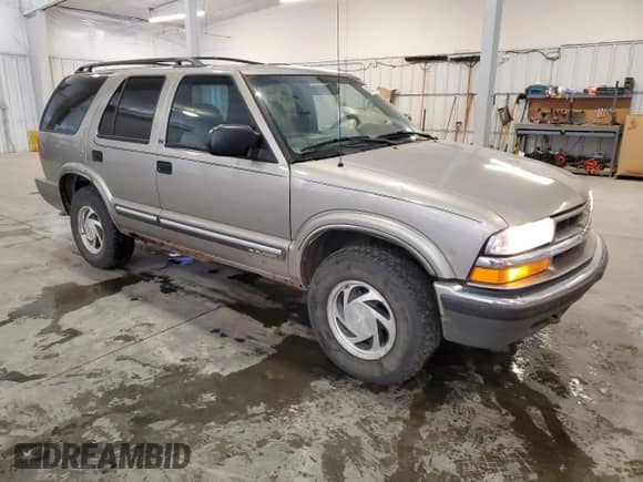 2001 Chevrolet Blazer LT z VIN 1GNDT13W61K261919, wystawiony jako Copart lot #87338144 z przebiegiem 144 754 mil mil oraz Czysty tytuł • Clean title. Historia ofert i sprzedaży dostępna na DreamBid. Obrazek 4.