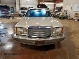 ✅ 1986 Mercedes-Benz 420 SEL • VIN: WDBCA35D2GA246302 • Lot: 87239744. Wystawiony na Copart z przebiegiem 101 975 mil. Bezpłatny archiwum sprzedaży aukcyjnych z USA i szczegółowy raport historii pojazdu na DreamBid. Zdjęcie 5.