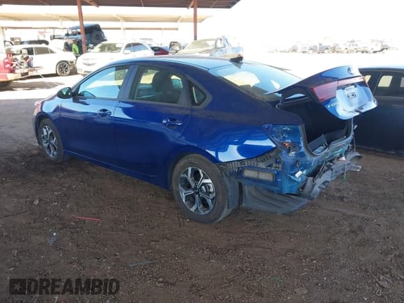 ✅ 2021 Kia Forte LXS • VIN: 3KPF24AD4ME304832 • Lot: 43526030. Wystawiony na IAAI z przebiegiem 112 077 mil. Bezpłatny archiwum sprzedaży aukcyjnych z USA i szczegółowy raport historii pojazdu na DreamBid. Zdjęcie 3.