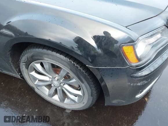 ✅ 2013 Chrysler 300 S • VIN: 2C3CCAGGXDH703771 • Lot: 43811684. Listed on IAAI with 138,641 mi. Free auction sales archive from the USA and detailed vehicle history report at DreamBid. Image 6.