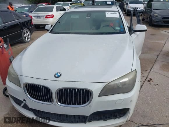 ✅ 2012 BMW 7 Series 750Li • VIN: WBAKB8C58CC963818 • Lot: 42346005. Wystawiony na IAAI z przebiegiem 189 995 mil. Bezpłatny archiwum sprzedaży aukcyjnych z USA i szczegółowy raport historii pojazdu na DreamBid. Zdjęcie 6.