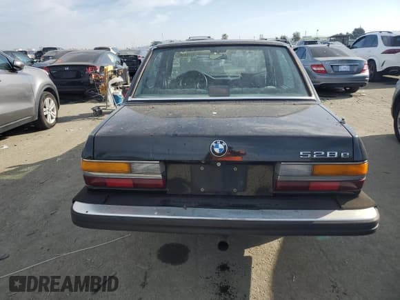 ✅ 1984 BMW 5 Series 528e • VIN: WBADK8304E9271245 • Lot: 42464485. Listed on Copart with 250,914 mi. Free auction sales archive from the USA and detailed vehicle history report at DreamBid. Image 6.
