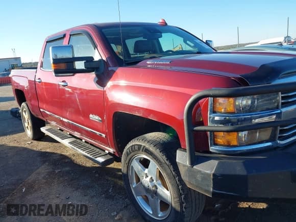 ✅ 2015 Chevrolet Silverado 2500HD High Country • VIN: 1GC1KXE85FF538303 • Lot: 43607471. Wystawiony na IAAI z przebiegiem 216 084 mil. Bezpłatny archiwum sprzedaży aukcyjnych z USA i szczegółowy raport historii pojazdu na DreamBid. Zdjęcie 14.