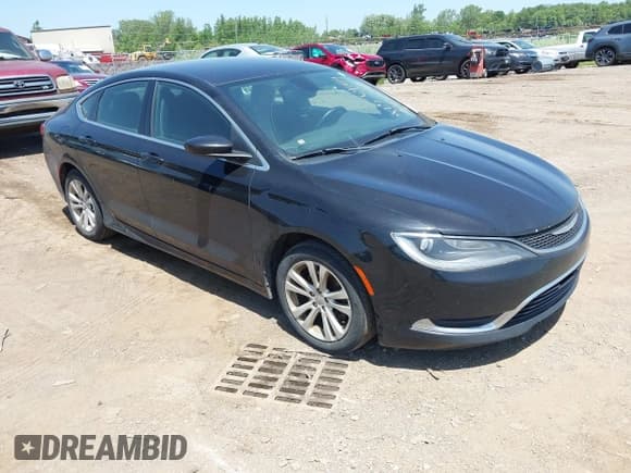 ✅ 2015 Chrysler 200 Limited • VIN: 1C3CCCAB8FN670305 • Lot: 42574164. Listed on IAAI with 224,319 mi. Free auction sales archive from the USA and detailed vehicle history report at DreamBid. Image 1.
