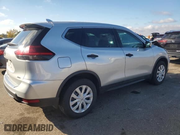 ✅ 2017 Nissan Rogue SL • VIN: 5N1AT2MV7HC785250 • Lot: 90288025. Listed on Copart with 136,764 mi. Free auction sales archive from the USA and detailed vehicle history report at DreamBid. Image 3.