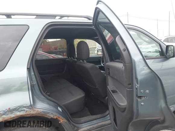 ✅ 2012 Ford Escape XLT • VIN: 1FMCU9D74CKB28226 • Lot: 43618981. Wystawiony na IAAI z przebiegiem 150 731 mil. Bezpłatny archiwum sprzedaży aukcyjnych z USA i szczegółowy raport historii pojazdu na DreamBid. Zdjęcie 8.