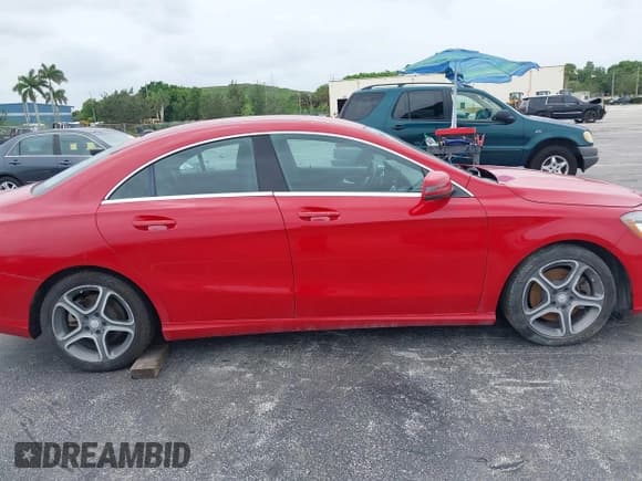 ✅ 2014 Mercedes-Benz CLA 250 • VIN: WDDSJ4EB9EN064724 • Lot: 42415348. Listed on IAAI with 127,739 mi. Free auction sales archive from the USA and detailed vehicle history report at DreamBid. Image 13.