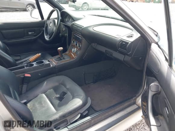 ✅ 2002 BMW Z3 3.0 • VIN: 4USCN53492LJ60898 • Лот: 43381111. Опубликован ранее на IAAI с пробегом 217 522 миль. Бесплатный доступ к архиву аукционных продаж из США и подробный отчёт об истории автомобиля на DreamBid. Изображение 5.