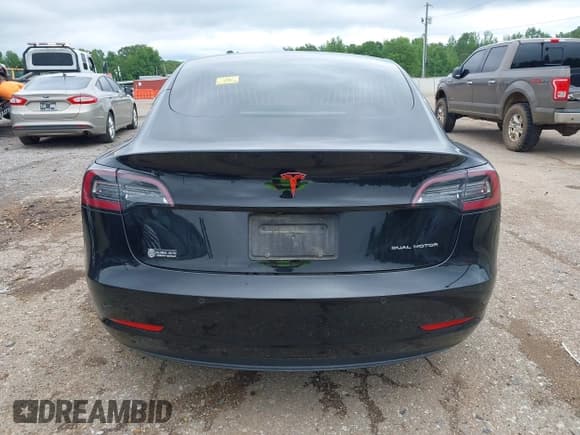 ✅ 2018 Tesla Model 3 Long Range Battery • VIN: 5YJ3E1EB3JF186733 • Lot: 42093891. Wystawiony na IAAI z przebiegiem 102 435 mil. Bezpłatny archiwum sprzedaży aukcyjnych z USA i szczegółowy raport historii pojazdu na DreamBid. Zdjęcie 16.