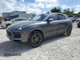 ✅ 2023 Porsche Cayenne • VIN: WP1AA2AY4PDA05527 • Lot: 60251995. Wystawiony na Copart z przebiegiem 26 371 mil. Bezpłatny archiwum sprzedaży aukcyjnych z USA i szczegółowy raport historii pojazdu na DreamBid. Zdjęcie 1.