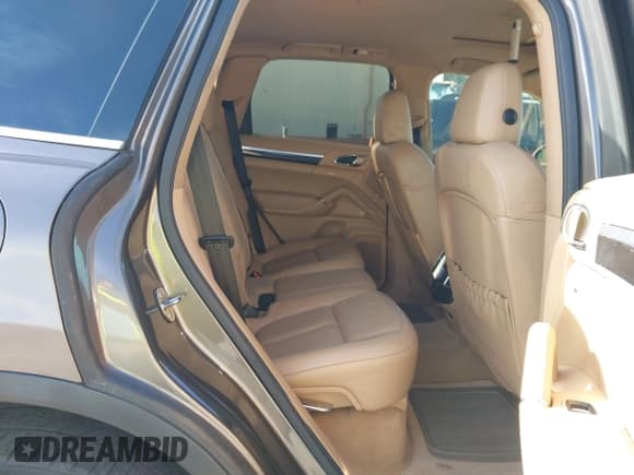 ✅ 2011 Porsche Cayenne S Hybrid • VIN: WP1AE2A29BLA94414 • Lot: 41644386. Wystawiony na IAAI z przebiegiem 76 095 mil. Bezpłatny archiwum sprzedaży aukcyjnych z USA i szczegółowy raport historii pojazdu na DreamBid. Zdjęcie 8.