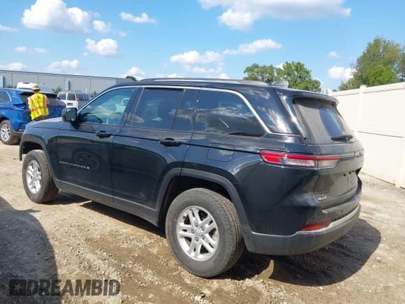 ✅ 2023 Jeep Grand Cherokee Laredo • VIN: 1C4RJHAG4PC527143 • Lot: 43208087. Listed on IAAI with 54,360 mi. Free auction sales archive from the USA and detailed vehicle history report at DreamBid. Image 3.