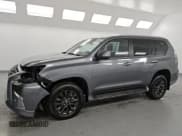 ✅ 2023 Lexus GX 460 Premium • VIN: JTJAM7BX3P5375547 • Lot: 85304605. Wystawiony na Copart z przebiegiem 9 957 mil. Bezpłatny archiwum sprzedaży aukcyjnych z USA i szczegółowy raport historii pojazdu na DreamBid. Zdjęcie 1.