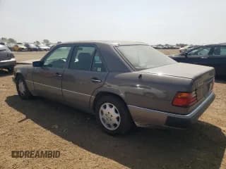 ✅ 1993 Mercedes-Benz 400 E • VIN: WDBEA34E7PB924913 • Лот: 68579884. Опубликован ранее на Copart с пробегом 89 399 миль. Бесплатный доступ к архиву аукционных продаж из США и подробный отчёт об истории автомобиля на DreamBid. Изображение 2.