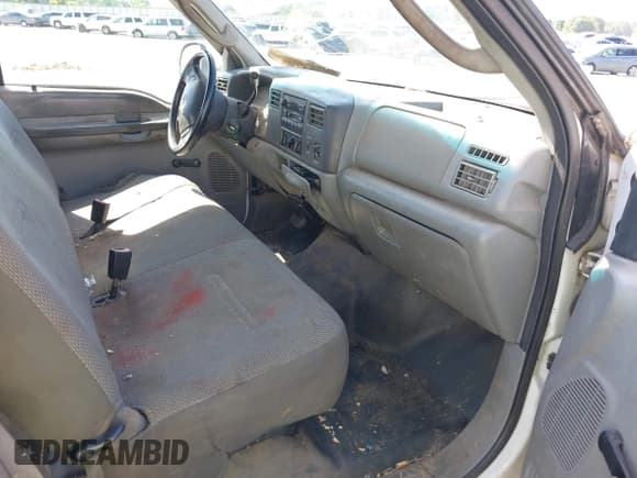 ✅ 2004 Ford F-250 XL • VIN: 1FTNX20L94EB54576 • Lot: 42345311. Wystawiony na IAAI z przebiegiem 176 877 mil. Bezpłatny archiwum sprzedaży aukcyjnych z USA i szczegółowy raport historii pojazdu na DreamBid. Zdjęcie 5.