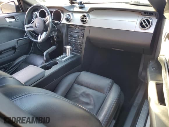 ✅ 2005 Ford Mustang Deluxe • VIN: 1ZVFT80NX55103641 • Lot: 82490805. Listed on Copart with 222,291 mi. Free auction sales archive from the USA and detailed vehicle history report at DreamBid. Image 8.