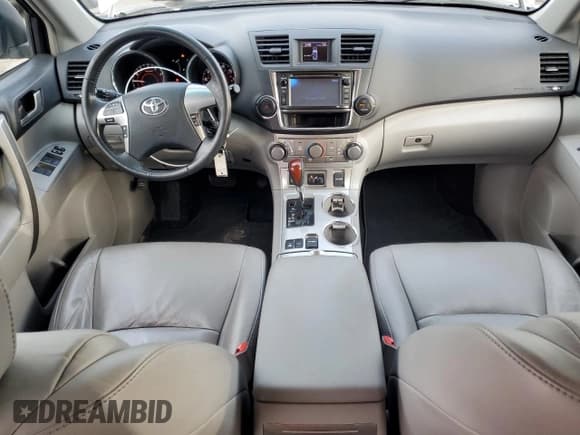 ✅ 2013 Toyota Highlander Plus • VIN: 5TDBK3EH6DS209247 • Лот: 93671325. Опубликован ранее на Copart с пробегом 140 610 миль. Бесплатный доступ к архиву аукционных продаж из США и подробный отчёт об истории автомобиля на DreamBid. Изображение 8.