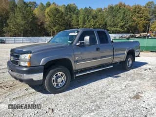✅ 2007 Chevrolet Silverado 2500HD LT2 • VIN: 1GCHK29D67E160086 • Лот: 90651555. Опубликован ранее на Copart с пробегом 104 769 миль. Бесплатный доступ к архиву аукционных продаж из США и подробный отчёт об истории автомобиля на DreamBid. Изображение 1.