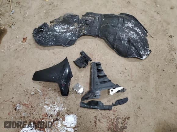 ✅ 2020 Chevrolet Silverado 1500 Custom • VIN: 1GCRYBEF7LZ238758 • Lot: 86346024. Wystawiony na Copart z przebiegiem 81 573 mil. Bezpłatny archiwum sprzedaży aukcyjnych z USA i szczegółowy raport historii pojazdu na DreamBid. Zdjęcie 14.