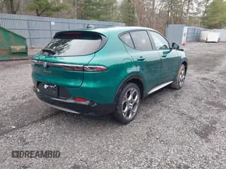 ✅ 2024 Alfa Romeo Tonale Ti • VIN: ZASPATCW3R3046855 • Lot: 41844525. Wystawiony na IAAI z przebiegiem 4 153 mil. Bezpłatny archiwum sprzedaży aukcyjnych z USA i szczegółowy raport historii pojazdu na DreamBid. Zdjęcie 4.