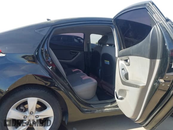 ✅ 2013 Hyundai Elantra GLS • VIN: KMHDH4AE4DU765489 • Lot: 43574109. Wystawiony na IAAI z przebiegiem 244 675 mil. Bezpłatny archiwum sprzedaży aukcyjnych z USA i szczegółowy raport historii pojazdu na DreamBid. Zdjęcie 8.