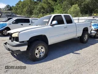 ✅ 2005 Chevrolet Silverado 1500 Z71 • VIN: 1GCEK19B95Z220881 • Lot: 64820245. Wystawiony na Copart z przebiegiem 138 419 mil. Bezpłatny archiwum sprzedaży aukcyjnych z USA i szczegółowy raport historii pojazdu na DreamBid. Zdjęcie 1.