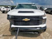 ✅ 2025 Chevrolet Silverado 1500 • VIN: 1GC4ALE70SF100993 • Лот: 69656395. Опубликован ранее на Copart с пробегом 23 077 миль. Бесплатный доступ к архиву аукционных продаж из США и подробный отчёт об истории автомобиля на DreamBid. Изображение 5.