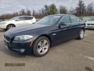 ✅ 2013 BMW 5 Series 528i xDrive • VIN: WBAXH5C52DD110619 • Лот: 94535975. Опубликован ранее на Copart с пробегом 91 955 миль. Бесплатный доступ к архиву аукционных продаж из США и подробный отчёт об истории автомобиля на DreamBid. Изображение 1.