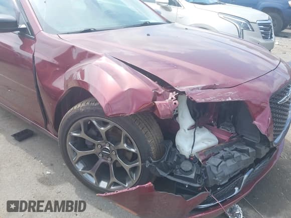 ✅ 2018 Chrysler 300 Touring L • VIN: 2C3CCAAGXJH275057 • Лот: 42945101. Опубликован ранее на IAAI с пробегом Не указан. Бесплатный доступ к архиву аукционных продаж из США и подробный отчёт об истории автомобиля на DreamBid. Изображение 6.