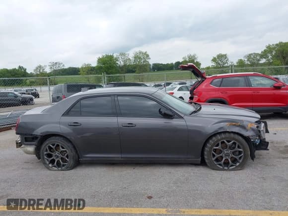 ✅ 2018 Chrysler 300 Touring • VIN: 2C3CCARG2JH338656 • Lot: 42779138. Listed on IAAI with 103,243 mi. Free auction sales archive from the USA and detailed vehicle history report at DreamBid. Image 14.