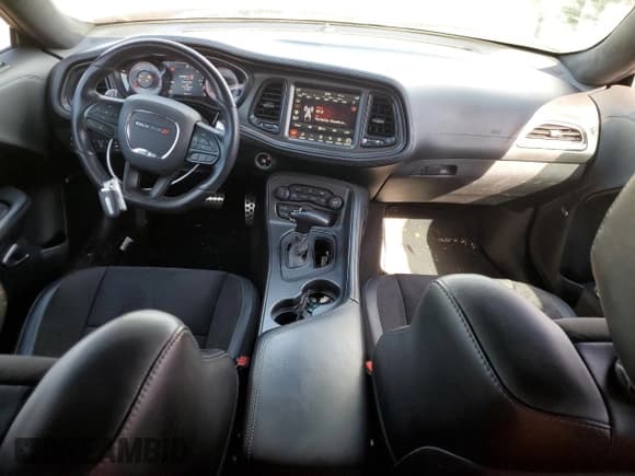 ✅ 2020 Dodge Challenger R/T Scat Pack • VIN: 2C3CDZFJ1LH240457 • Lot: 47928414. Wystawiony na Copart z przebiegiem 19 211 mil. Bezpłatny archiwum sprzedaży aukcyjnych z USA i szczegółowy raport historii pojazdu na DreamBid. Zdjęcie 8.