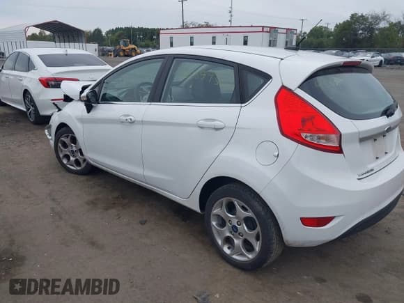 ✅ 2013 Ford Fiesta Titanium • VIN: 3FADP4FJ0DM154155 • Lot: 43348593. Wystawiony na IAAI z przebiegiem 141 783 mil. Bezpłatny archiwum sprzedaży aukcyjnych z USA i szczegółowy raport historii pojazdu na DreamBid. Zdjęcie 3.