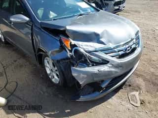 2013 Hyundai Sonata SE with VIN 5NPEC4ACXDH678597, listed as a IAAI auction lot 43338042 with 96,096 mi miles and . Bid and sale history available at DreamBid. Image 6.