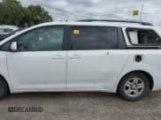✅ 2011 Toyota Sienna LE AAS • VIN: 5TDKK3DC4BS033446 • Лот: 43031640. Опубликован ранее на IAAI с пробегом 308 152 миль. Бесплатный доступ к архиву аукционных продаж из США и подробный отчёт об истории автомобиля на DreamBid. Изображение 14.