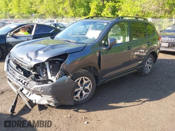 ✅ 2024 Subaru Forester Premium • VIN: JF2SKACC8RH509283 • Lot: 42151924. Listed on IAAI with 10,593 mi. Free auction sales archive from the USA and detailed vehicle history report at DreamBid. Image 2.