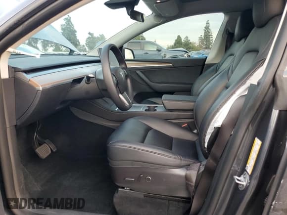 ✅ 2022 Tesla Model Y Long Range • VIN: 7SAYGDEE2NF555120 • Lot: 92503575. Wystawiony na Copart z przebiegiem 43 575 mil. Bezpłatny archiwum sprzedaży aukcyjnych z USA i szczegółowy raport historii pojazdu na DreamBid. Zdjęcie 7.