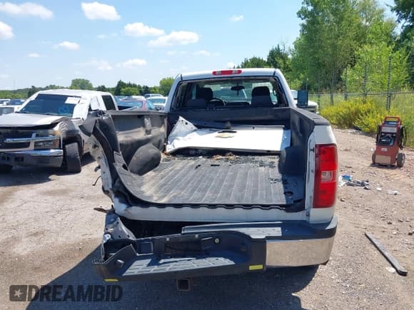 ✅ 2009 Chevrolet Silverado 3500HD • VIN: 1GCHC83K69F118800 • Lot: 42858401. Listed on IAAI with 275,265 mi. Free auction sales archive from the USA and detailed vehicle history report at DreamBid. Image 18.