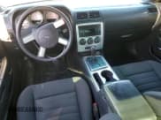 ✅ 2009 Dodge Challenger SE • VIN: 2B3LJ44V59H561537 • Lot: 86720334. Wystawiony na Copart z przebiegiem 163 233 mil. Bezpłatny archiwum sprzedaży aukcyjnych z USA i szczegółowy raport historii pojazdu na DreamBid. Zdjęcie 8.