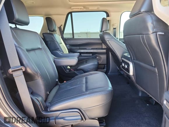 ✅ 2022 Ford Expedition XLT • VIN: 1FMJU1HT3NEA55402 • Lot: 86212765. Listed on Copart with 48,970 mi. Free auction sales archive from the USA and detailed vehicle history report at DreamBid. Image 11.