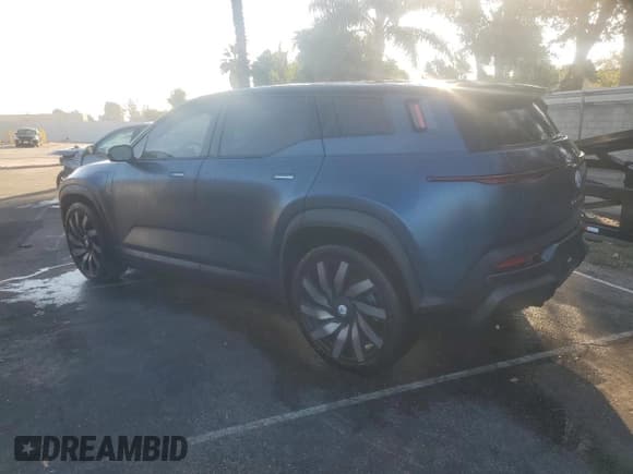 ✅ 2023 Fisker Ocean One • VIN: VCF1ZBU24PG002546 • Лот: 84026275. Опубликован ранее на Copart с пробегом 99 999 миль. Бесплатный доступ к архиву аукционных продаж из США и подробный отчёт об истории автомобиля на DreamBid. Изображение 2.