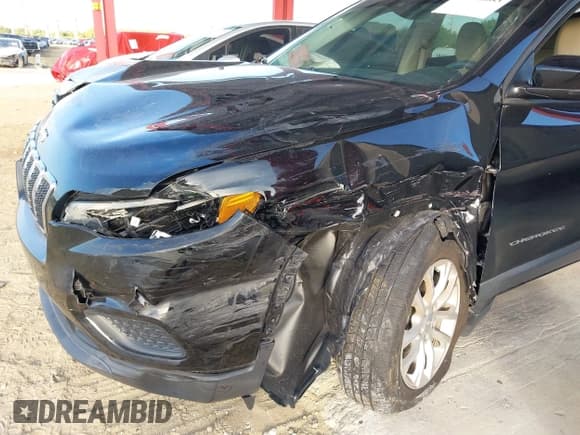 ✅ 2021 Jeep Cherokee Latitude • VIN: 1C4PJLCB6MD140837 • Lot: 43542683. Listed on IAAI with 51,458 mi. Free auction sales archive from the USA and detailed vehicle history report at DreamBid. Image 6.