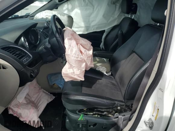 ✅ 2019 Dodge Grand Caravan SXT • VIN: 2C4RDGCG0KR755462 • Лот: 69552725. Опубликован ранее на Copart с пробегом Не указан. Бесплатный доступ к архиву аукционных продаж из США и подробный отчёт об истории автомобиля на DreamBid. Изображение 7.