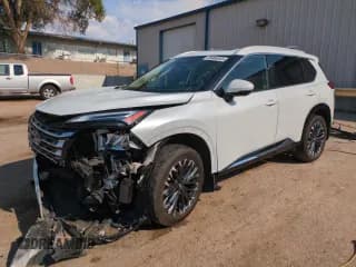 ✅ 2024 Nissan Rogue Platinum • VIN: JN8BT3DD3RW451503 • Lot: 69060045. Wystawiony na Copart z przebiegiem 7 199 mil. Bezpłatny archiwum sprzedaży aukcyjnych z USA i szczegółowy raport historii pojazdu na DreamBid. Zdjęcie 1.